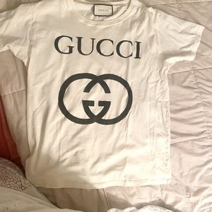 Gucci t shirt size medium